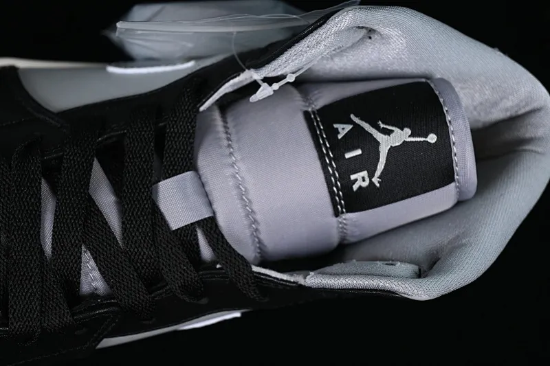 All categories Air Jordan Jordan series basketball shoes Air Jordan 1 Mid Air Jordan 1 Mid SE "Black Chrome" AJ1 Joe 1 Smoked Panda mid-top basketball shoes FB9892-002